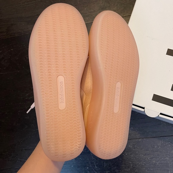 NEW in box Lululemon Womens City Verse Sneakers in Precocious Pink size US 9 - Picture 6 of 8